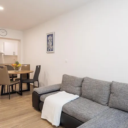 Direct Lägenhet Jesenice (Split-Dalmatia)