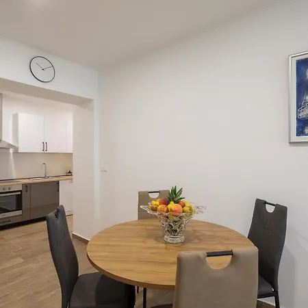 Direct Lägenhet Jesenice (Split-Dalmatia)